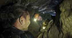 Retter: Erster von sieben in Höhle Eingeschlossenen in Laos befreit