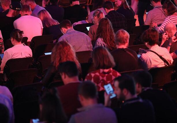 Bild vergr&ouml;&szlig;ern: Prien hält an Social-Media-Regulierung fest
