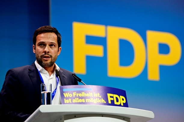 Bild vergr&ouml;&szlig;ern: FDP wählt Kubicki-Vertrauten Hagen zum Generalsekretär - mit schwachem Ergebnis