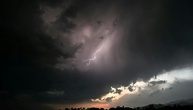 Frontalzusammenstoß auf Bundesstraße bei Unwetter: Zwei Tote in Baden-Württemberg