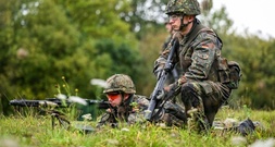 Auslandsreisen von Wehrfähigen: Ausnahmeregelung könnte rechtswidrig sein