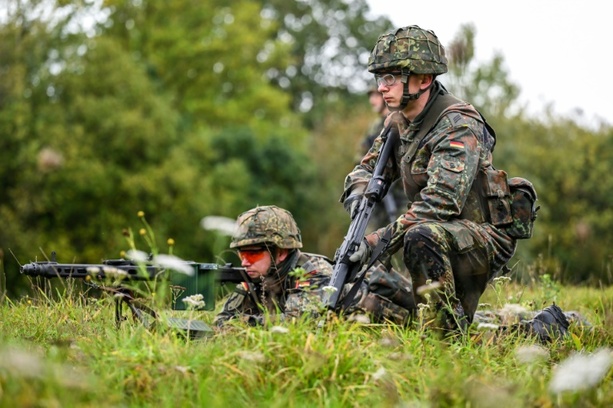 Bild vergr&ouml;&szlig;ern: Auslandsreisen von Wehrfähigen: Ausnahmeregelung könnte rechtswidrig sein