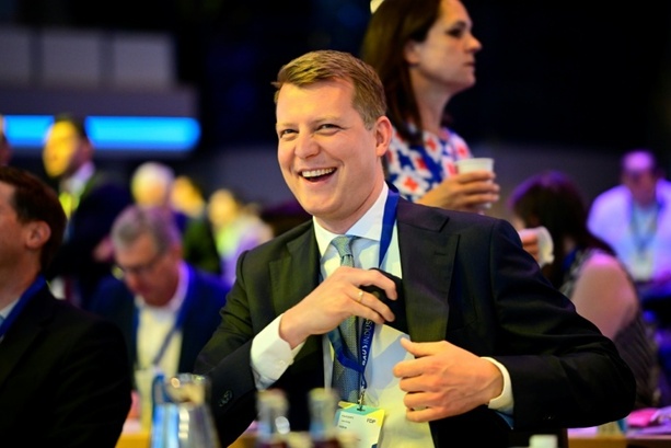 Bild vergr&ouml;&szlig;ern: FDP-Vize Höne ruft Partei zur Einheit auf