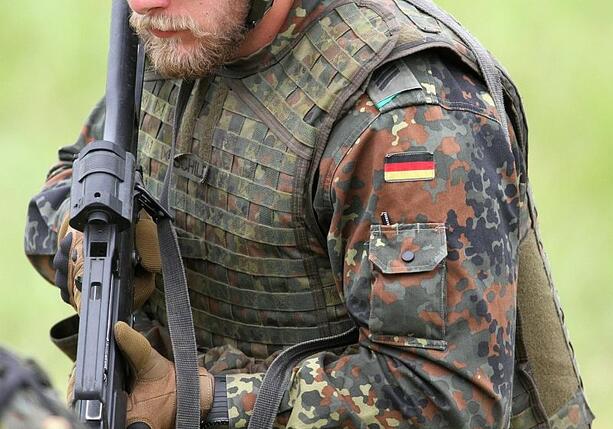 Bild vergr&ouml;&szlig;ern: Linksfraktion prüft Klage gegen Wehrdienst-Verordnung