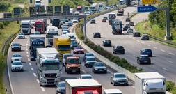 Verkehrsminister Schnieder startet Stellplatz-Informationsdienst für Lkw-Fahrer