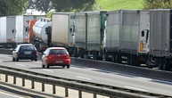 Überfüllte Rastanlagen: Digitaler Informationsdienst zeigt freie Lkw-Parkplätze
