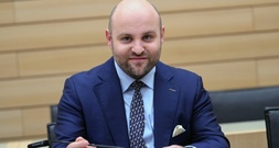 Frohnmaier rechtfertigt Reise nach Russland - Spionageverdacht zurückgewiesen