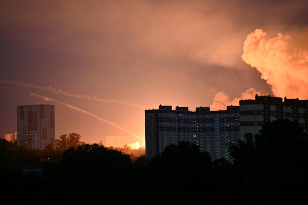 Bild vergr&ouml;&szlig;ern: Behörden: Zahl der Toten bei russischen Angriffen in der Ukraine auf 18 gestiegen