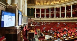 Missbrauch an Schulen: Frankreich will Betreuer stärker kontrollieren