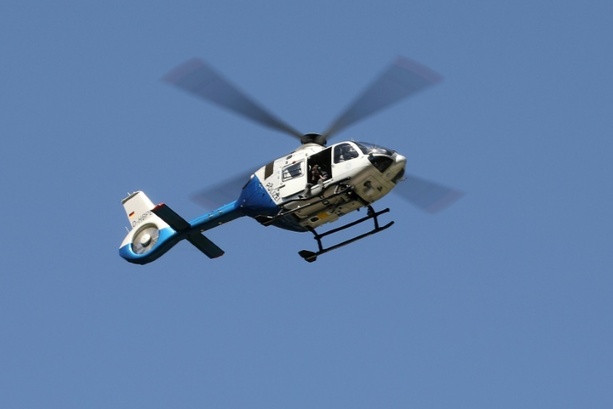 Bild vergr&ouml;&szlig;ern: 57-Jähriger beschießt Polizeihubschrauber in Bayern mit Pyrotechnik