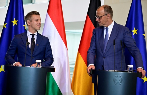 Bild vergr&ouml;&szlig;ern: Merz sichert Ungarns neuem Regierungschef Magyar bei Besuch Unterstützung zu