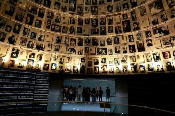 Bild vergr&ouml;&szlig;ern: Straßenabschnitt in Berlin wird nach Hococaust-Gedenkstätte Yad Vashem benannt
