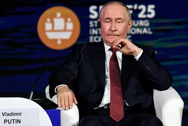 Bild vergr&ouml;&szlig;ern: Wirtschaftsforum in St. Petersburg beginnt - AfD-Politiker zu Gast