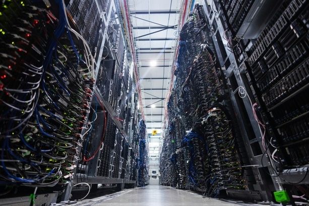 Bild vergr&ouml;&szlig;ern: EU-Kommission stellt Förderpaket für Künstliche Intelligenz und Clouddienste vor