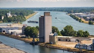 Rheinschleuse gerammt: Eigner und Steuerfrau müssen 1,7 Millionen Euro zahlen