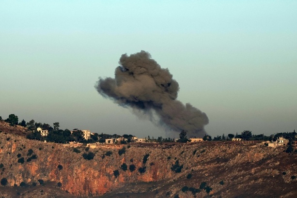 Bild vergr&ouml;&szlig;ern: Hisbollah setzt Attacken auf Israel fort - Neun Tote nach israelischen Angriffen im Libanon