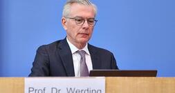 Wirtschaftsweiser warnt vor hohen Pflegekosten für Kinder