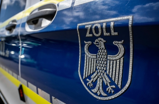 Bild vergr&ouml;&szlig;ern: Mutmaßlicher Drogenhandel über Darknet: Zollbeamter und Polizist unter Verdacht
