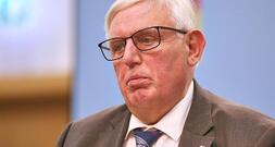 Laumann begrüßt Pflegereform - Kritik an Aussetzung von Tariftreue