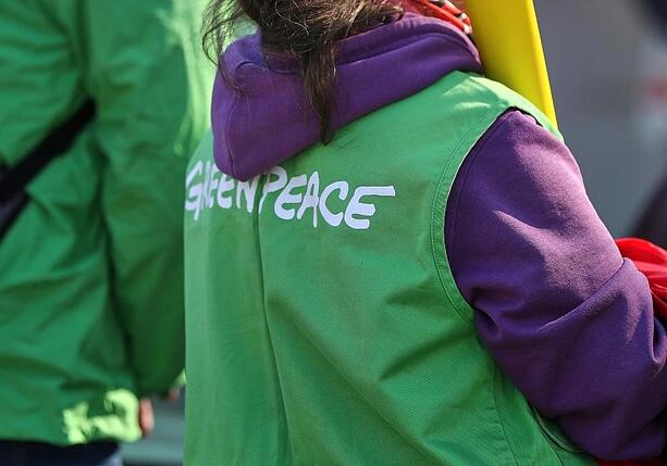Bild vergr&ouml;&szlig;ern: Greenpeace: Analyse zeigt hohe Übergewinne bei Benzin im Mai