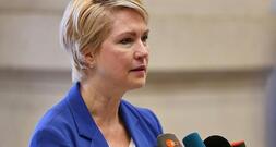 Schwesig kritisiert Warkens Pflegereform als schweren Fehler