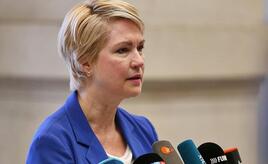 Schwesig kritisiert Warkens Pflegereform als schweren Fehler