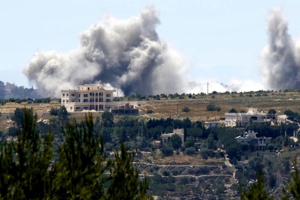 Bild vergr&ouml;&szlig;ern: Inmitten weiterer Angriffe Israels und der Hisbollah: Libanons Armeechef besucht Pakistan