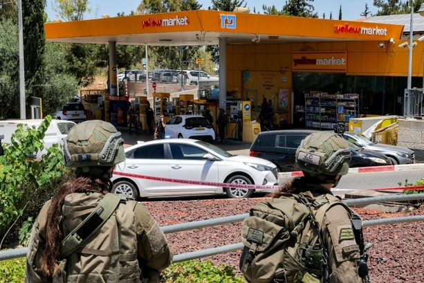 Bild vergr&ouml;&szlig;ern: Mindestens ein Toter und fünf Verletzte bei Schusswaffenangriffen in Israel