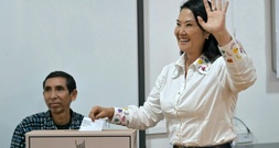Nachwahlbefragungen: Fujimori bei Stichwahl um Präsidentenamt in Peru knapp vorn