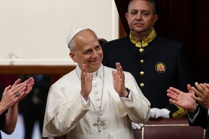 Papst Leo XIV. ruft vor spanischem Parlament zu Frieden und Flüchtlingshilfe auf