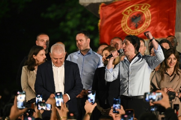Bild vergr&ouml;&szlig;ern: Kosovo: Partei von Regierungschef Kurti gewinnt Parlamentswahl trotz Verlusten