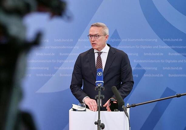 Bild vergr&ouml;&szlig;ern: Politik und Wirtschaft wollen Netzausbau beschleunigen