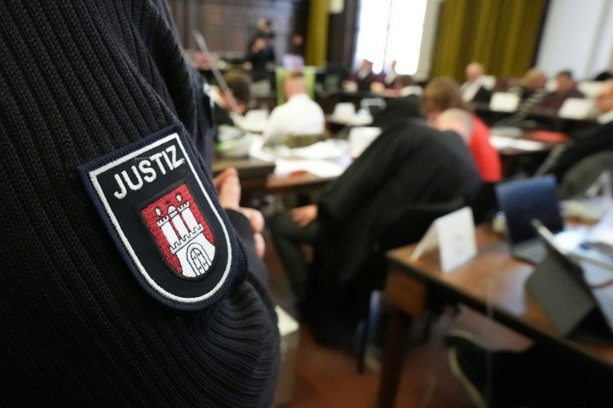 Bild vergr&ouml;&szlig;ern: Geld an Dschihadistenmiliz IS gespendet: 33-Jähriger in Hamburg vor Gericht