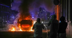 Ausländerfeindliche Proteste nach Messerangriff in Belfast eskalieren