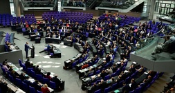 CSU-Minister Dobrindt und Rainer stehen Bundestag Rede und Antwort