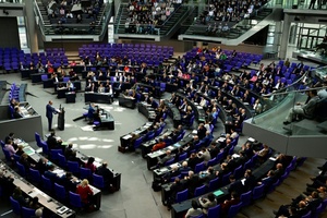 CSU-Minister Dobrindt und Rainer stehen Bundestag Rede und Antwort