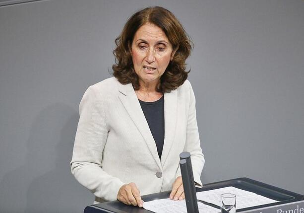 Bild vergr&ouml;&szlig;ern: Özoguz fordert Fifa-Eingreifen bei Eklat um WM-Schiri