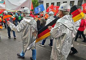 Rund Tausend Teilnehmer bei Stahldemo in Berlin