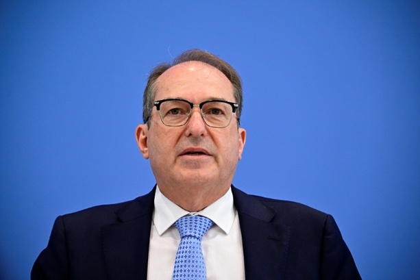 Bild vergr&ouml;&szlig;ern: Dobrindt warnt vor Drohnenangriffen auf Bundestag und weitere Verfassungsorgane