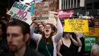 Nach ausländerfeindlichen Protesten: Tausende demonstrieren in Belfast gegen Rassismus