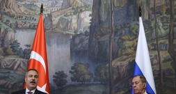Türkischer Außenminister äußert sich in Moskau besorgt über