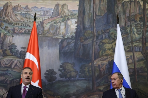 Bild vergr&ouml;&szlig;ern: Türkischer Außenminister äußert sich in Moskau besorgt über Eskalation im Ukraine-Krieg
