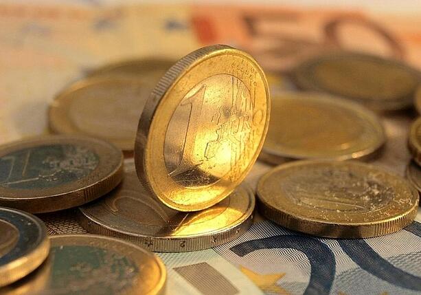 Bild vergr&ouml;&szlig;ern: Studie: Erstmals mehr als die Hälfte aller Zahlungen bargeldlos