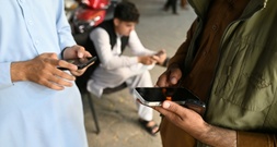 Beamte: Taliban verhängen Smartphone-Verbot für Regierungsmitarbeiter