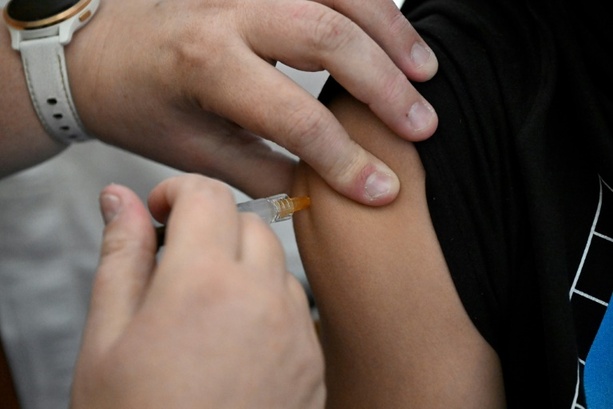 Bild vergr&ouml;&szlig;ern: Studie: HPV-Impfung senkt Risiko für Tod durch Gebärmutterhalskrebs auf nahe Null