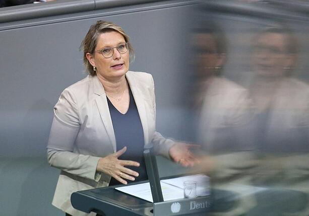 Bild vergr&ouml;&szlig;ern: Verbraucherreport: Hubig will mehr Jugendschutz im Internet