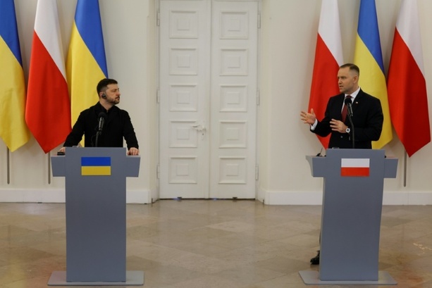 Bild vergr&ouml;&szlig;ern: Diplomatischer Eklat: Ukrainische Politiker geben polnische Auszeichnungen zurück