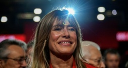 Ehefrau von spanischem Regierungschef Sánchez muss in Korruptionsprozess Pass abgeben