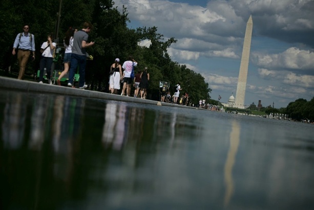 Bild vergr&ouml;&szlig;ern: Trump gibt Vandalismus Schuld für Probleme an renoviertem Wasserbecken in Washington