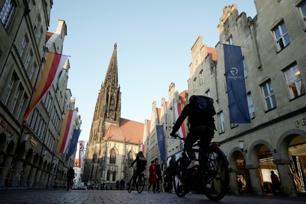 Bild vergr&ouml;&szlig;ern: Heiner Wilmer als neuer Bischof von Münster eingeführt